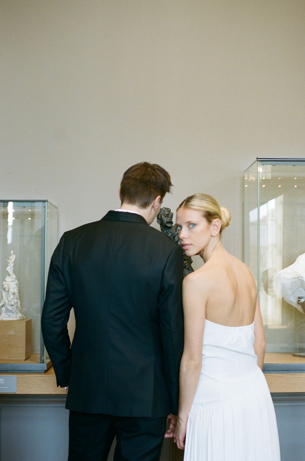 "Museum film photos at Musée Rodin in Paris, the perfect wedding inspiration and photoshoot location."