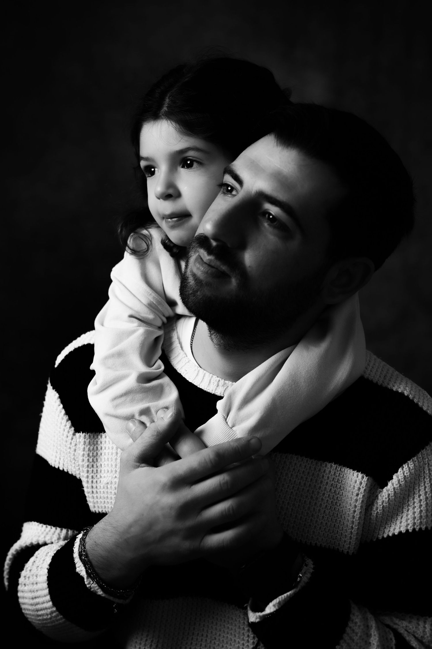 fotografia di ritratto papà e figlia in studio a sanremo