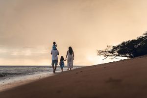 Maui family photographer photo against beautiful Maui sunset beach by ohwowfotos.