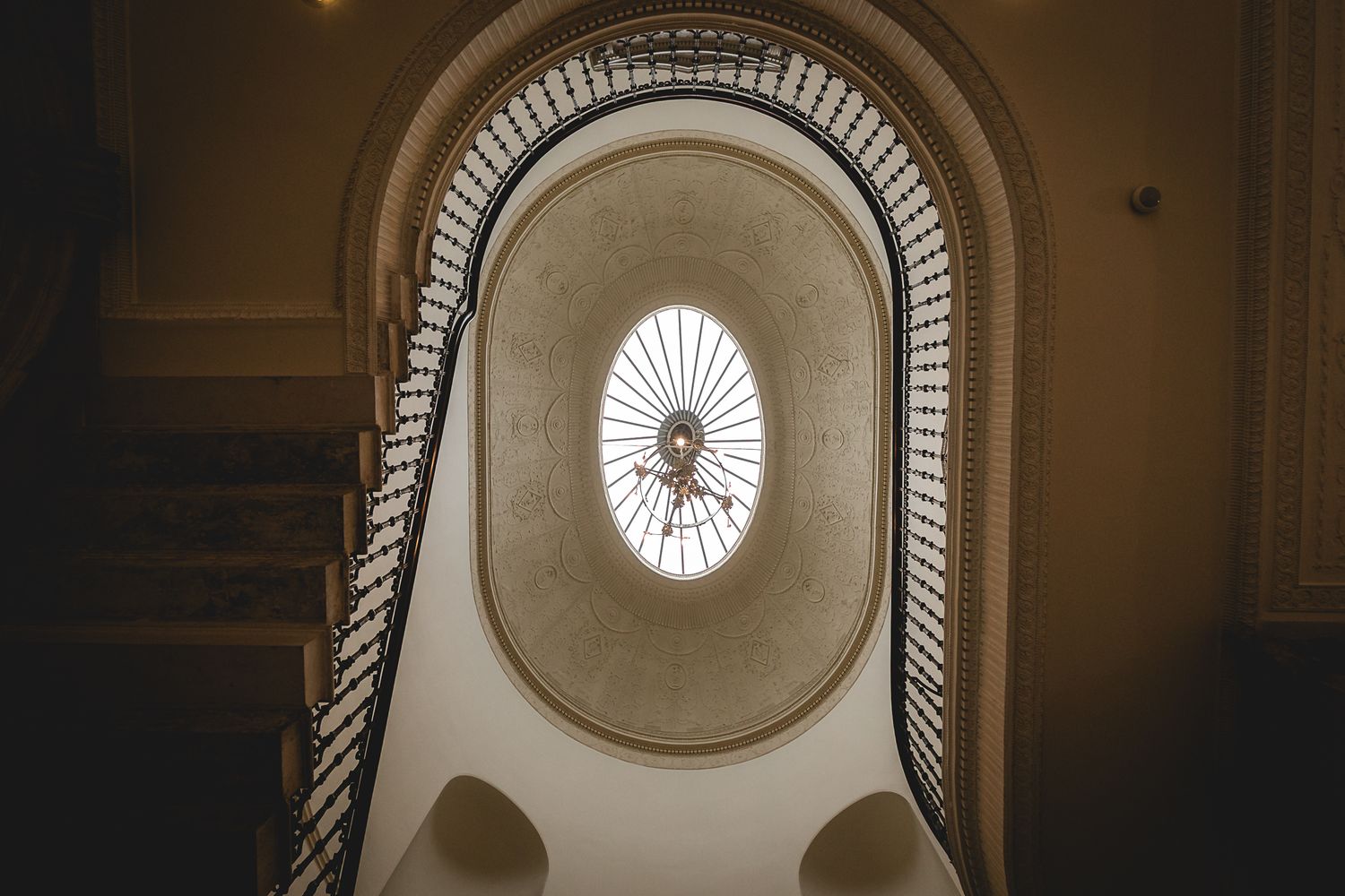 Best wedding photographers Ireland at City Hall Dublin
