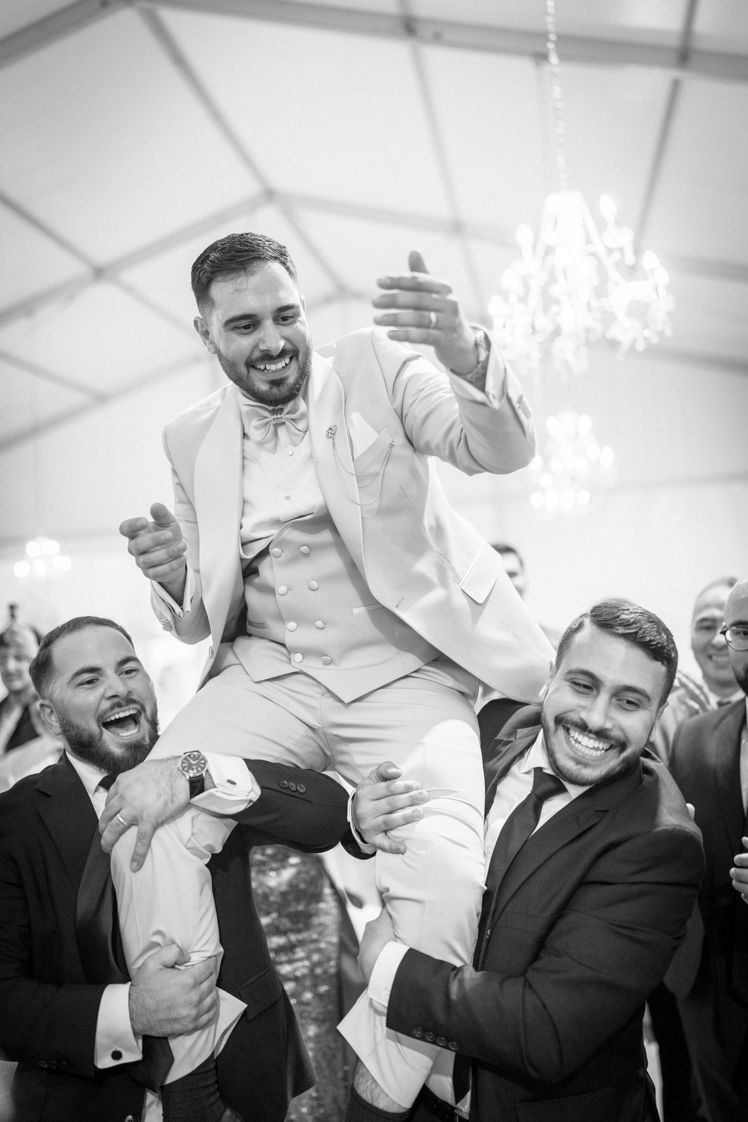 Photographies de mariage festives. Danse et soirée.