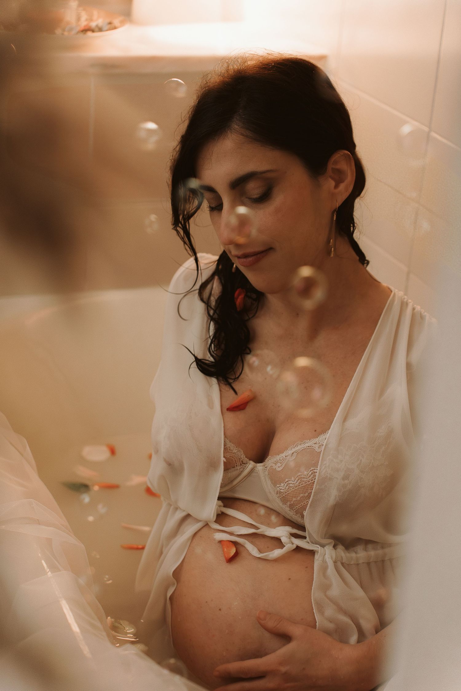 Servizio fotografico maternità a Cogliate  
 Ritratti delicati e intimi per future mamme. Sessioni in studio, a domicilio o al tramonto
