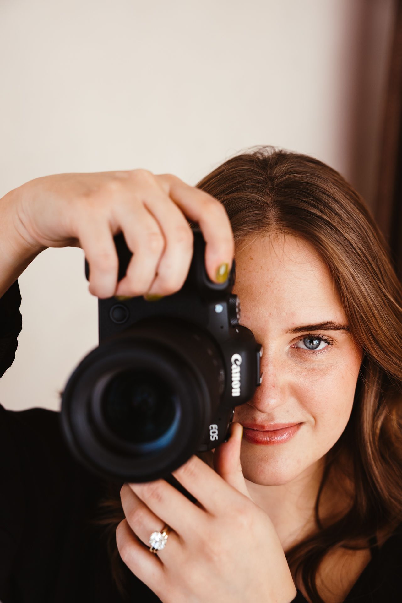 Modeling photography with city as background