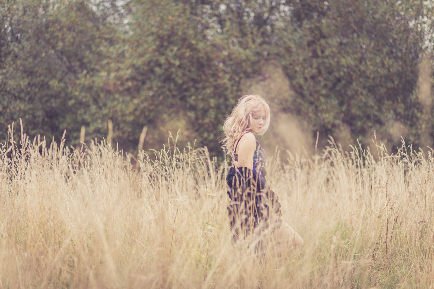 Romantic summer portrait photography in Aberystwyth and North Wales.