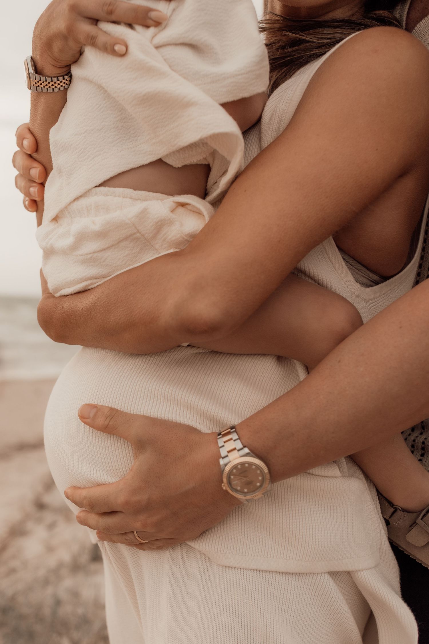 Emotive maternity & family photography capturing love, connection & new beginnings. Timeless, warm, and intimate moments. Book today!