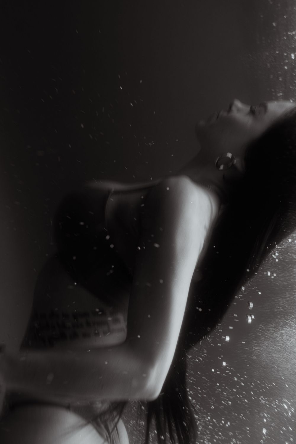 Veden alla kuvaus. Underwater photo shoot.