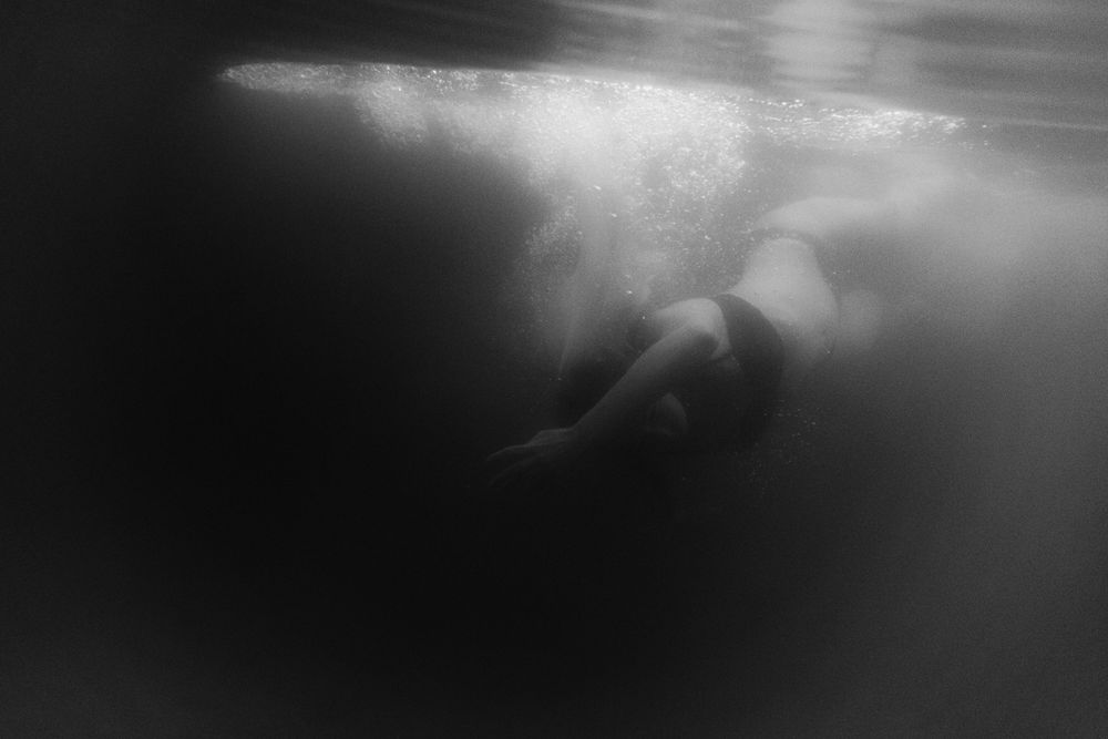 Veden alla kuvaus. Underwater photo shoot.