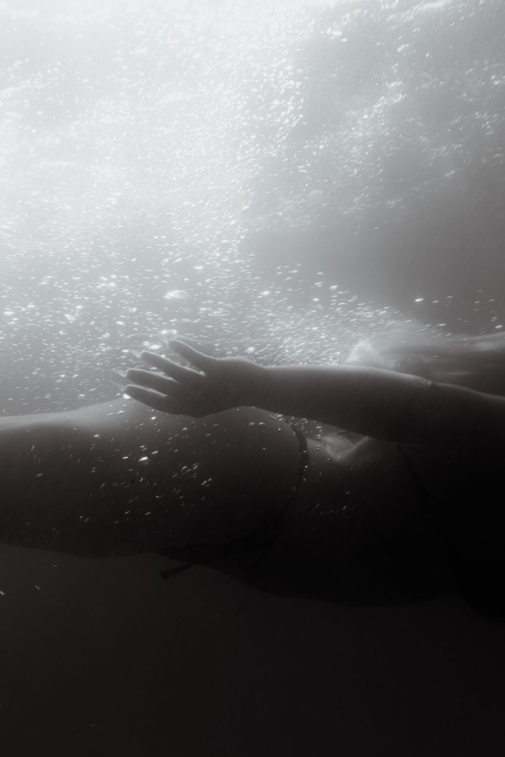 Veden alla kuvaus. Underwater photo shoot.