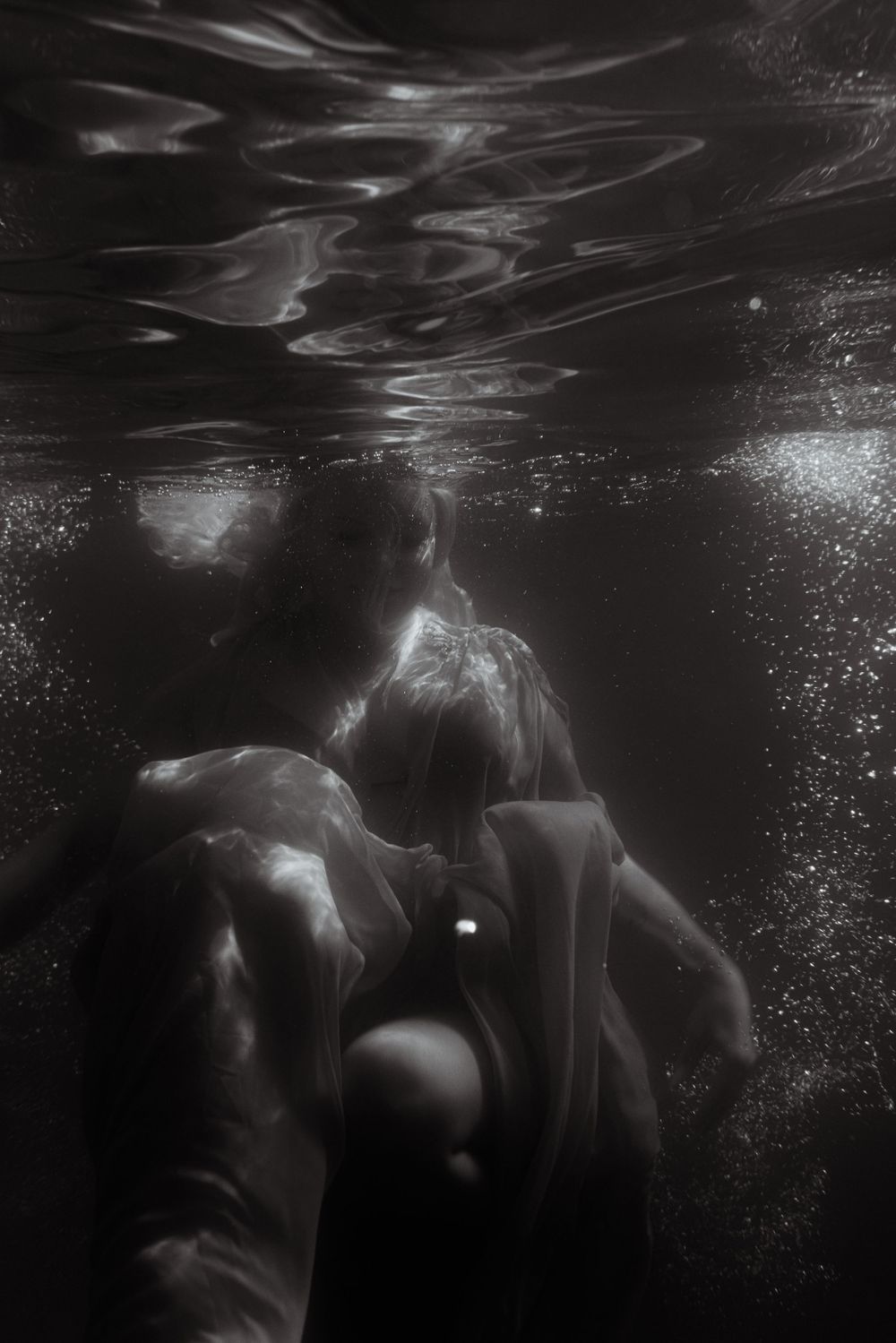 Veden alla kuvaus. Underwater photo shoot.
