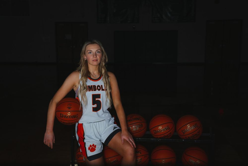 senior girl photo basketball