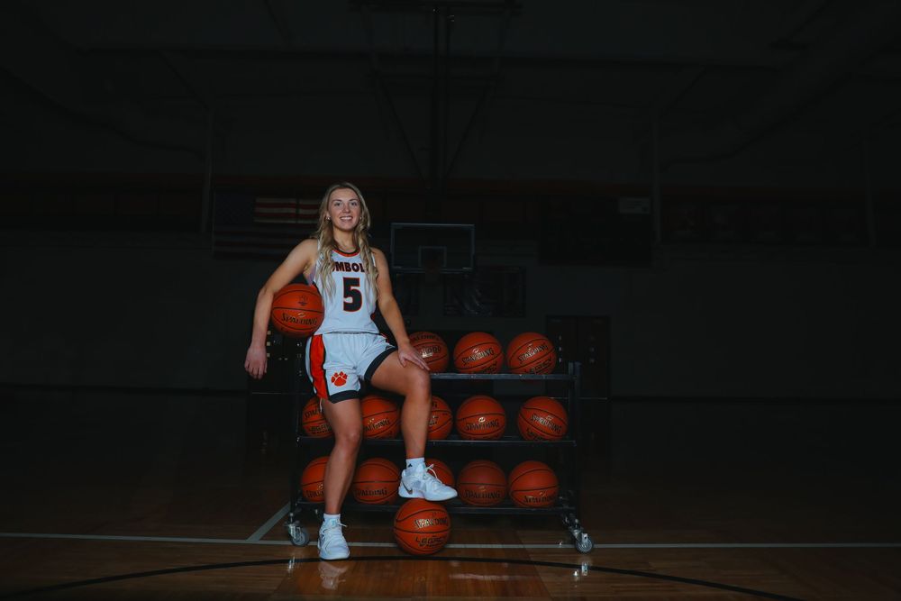 senior girl photo basketball