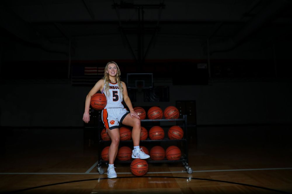 senior girl photo basketball