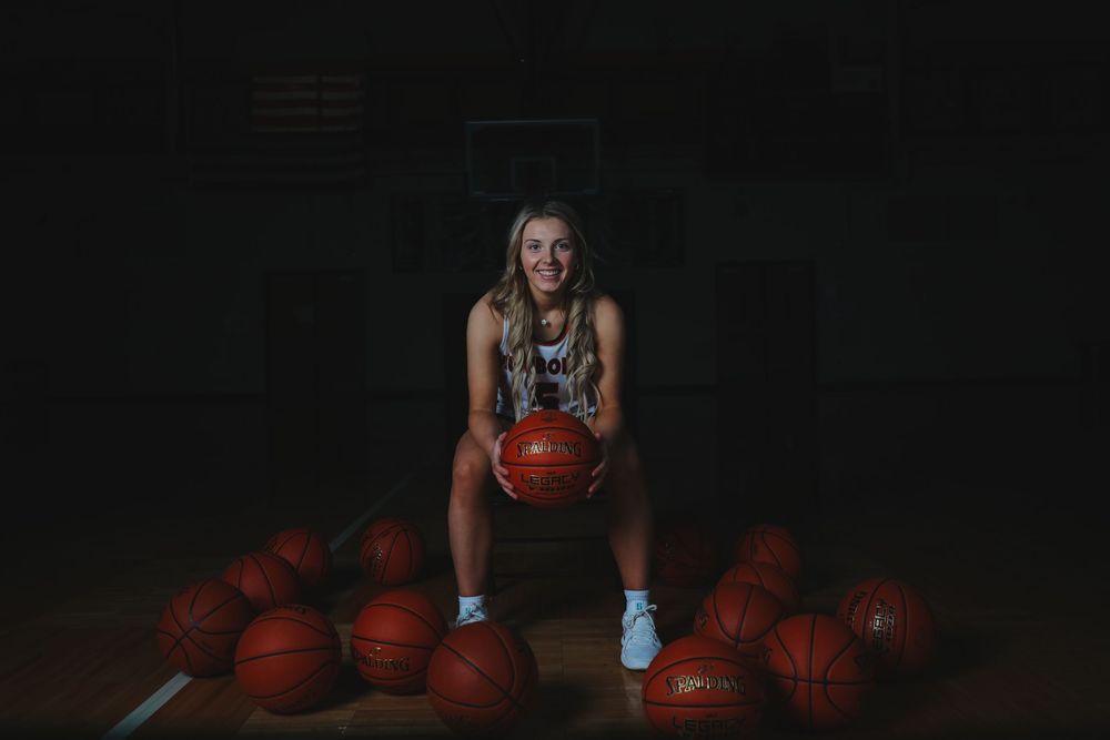 senior girl photo basketball