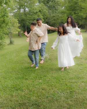 Outdoor family session, who likes to play tag? Lets see if the parents can catch the kiddos.