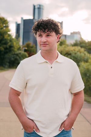 senior photo with city landscape