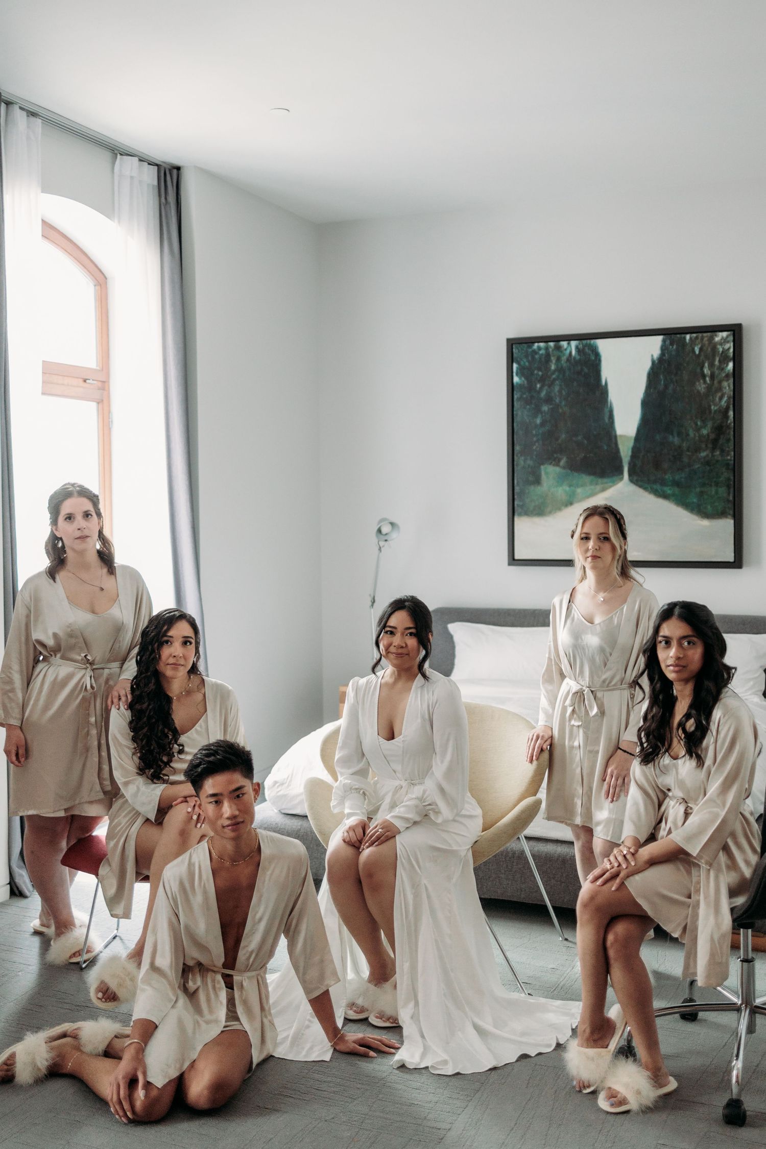 Editorial photo of bride with her bridesmaids during the wedding morning. Captured by Montreal wedding photographer, Aliza Dworkind.