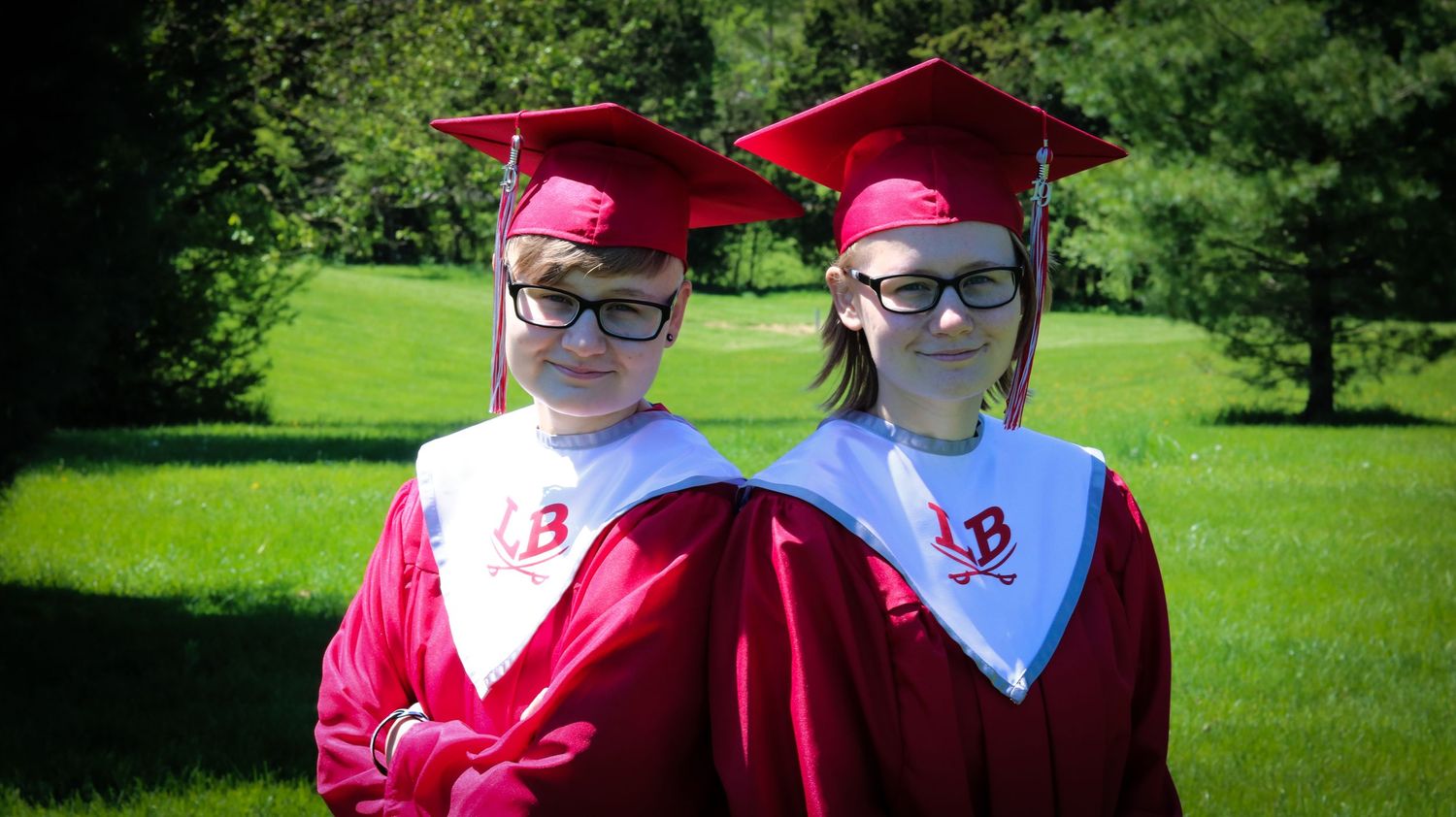 Professional outdoor Graduation photo of Jamie & Lizzie Florny by Linx Photography in Barrie, Ontario