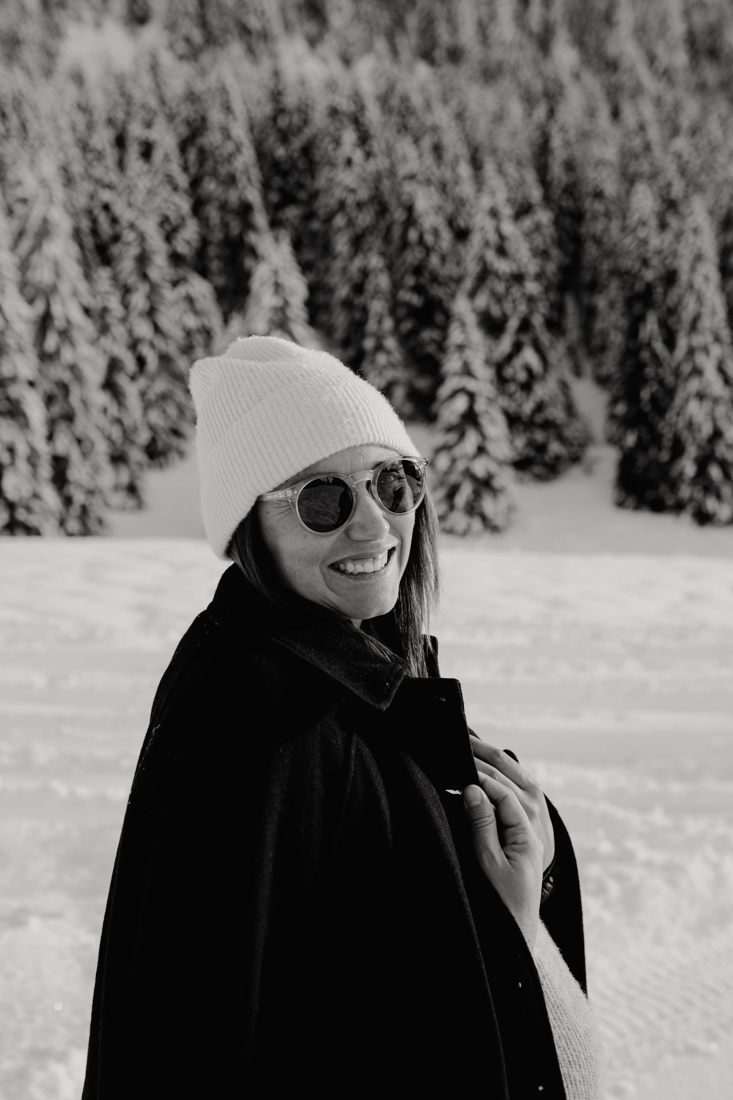 Photographe Maewa en noir et blanc, portrait personnel qui reflète mon style naturel et authentique