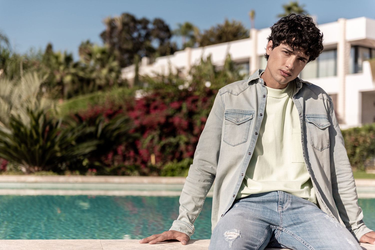Sesión de moda de Ballin Amsterdam y Pure Path, capturada en Marbella, Nerja y Málaga por Roberto Centurión.