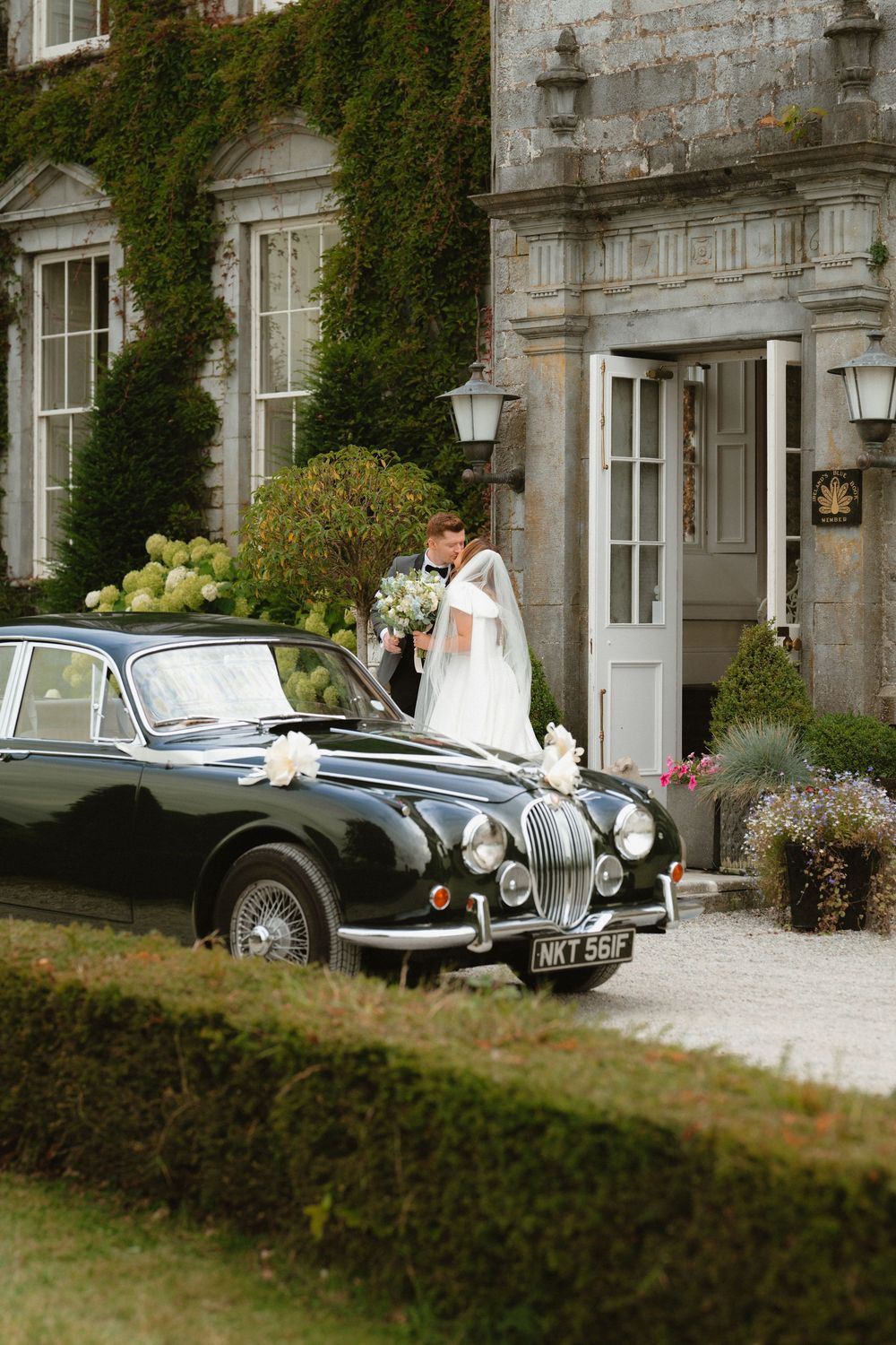 Natural wedding portraits at Castle Durrow, Co. Laois