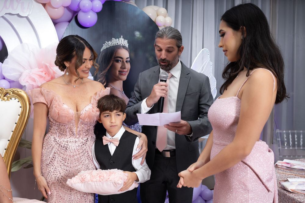 Fotografía profesional que inmortaliza cada detalle de tu quinceañera creando recuerdos llenos de amor y estilo en Puerto Rico, ponce
