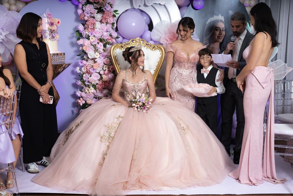 Fotografía profesional para quinceañeras que captura cada sonrisa gesto y momento especial para recuerdos inolvidables en Puerto Rico, ponce