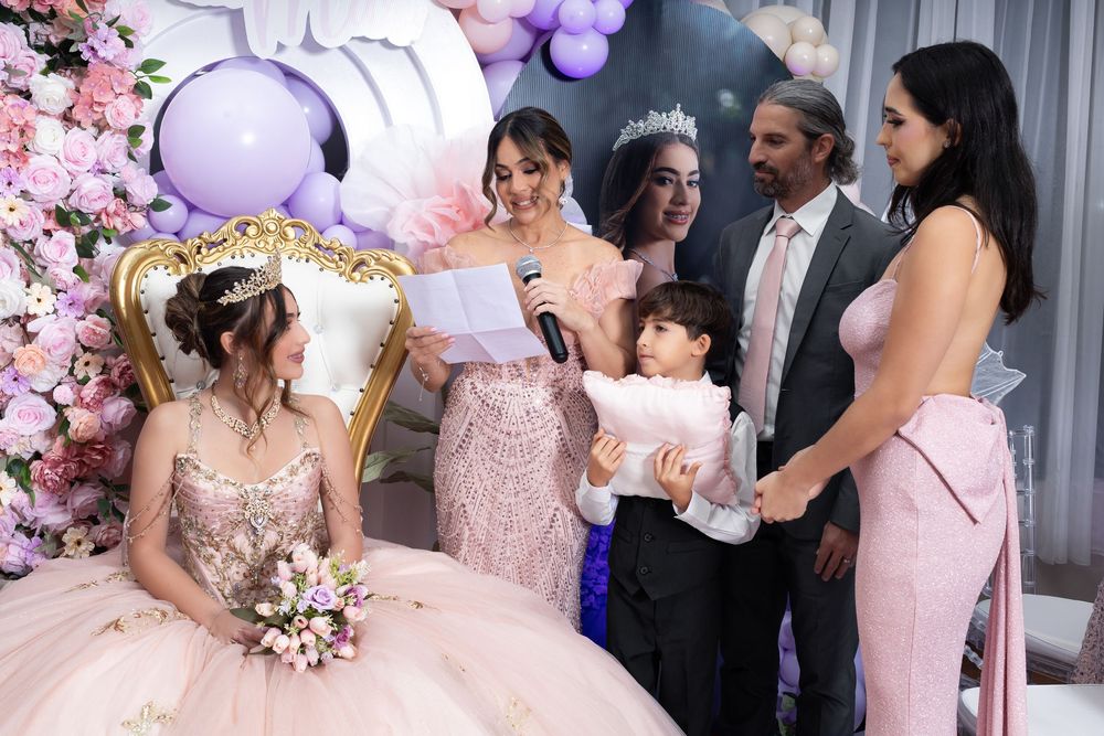Captura la alegría y emoción de tu quinceañera con fotografía profesional que conserva momentos memorables en Puerto Rico, ponce San Juan