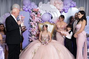 Conserva momentos auténticos de tu quinceañera con fotografía profesional llena de detalle emoción y estilo elegante en Puerto Rico, ponce