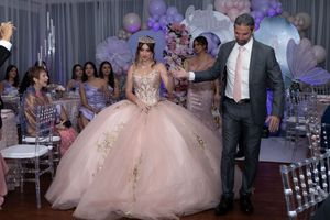 Cada instante importante de tu quinceañera documentado con fotografía profesional llena de estilo y emoción en Puerto Rico, ponce San Juan