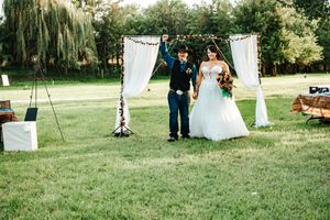 Bride and groom of a rustic outdoor wedding in eastern oregon.