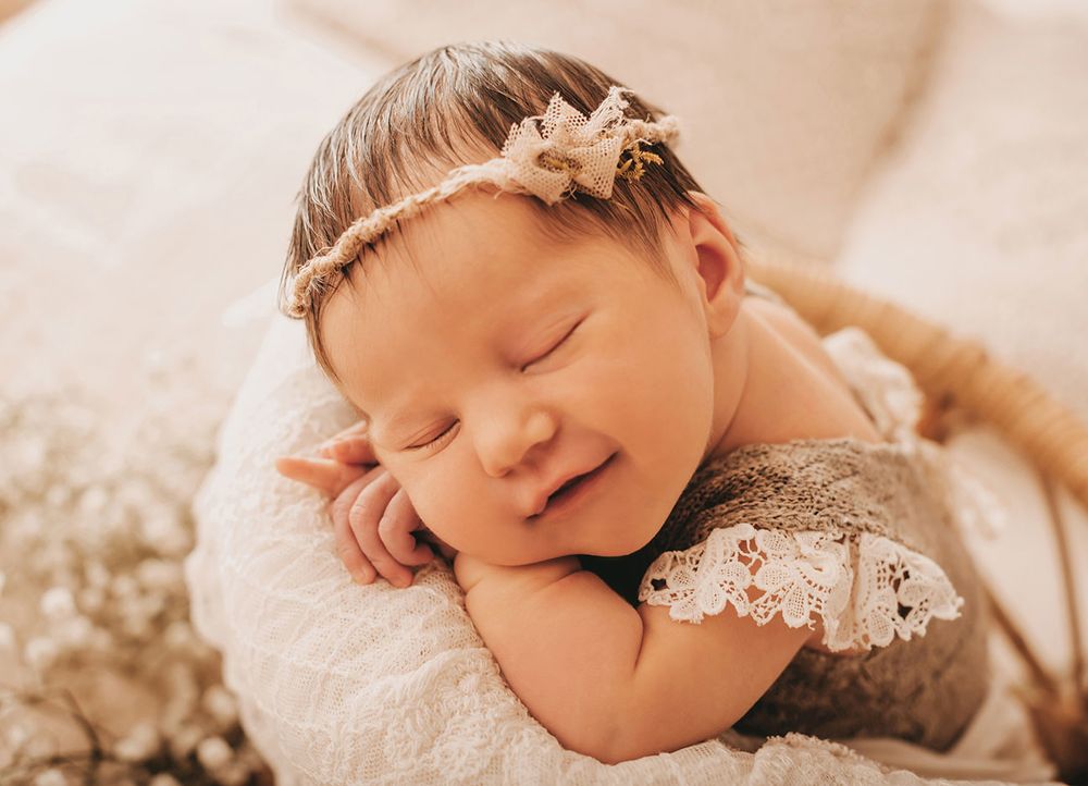 familienfotoshooting, babyfotoshooting, mama und papa zusammen mit ihrem baby. neugeborenen Fotoshooting Altenstadt,