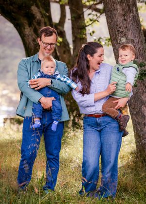 Family posing under a tree with toddlers relaxed family photos, family photographer near you