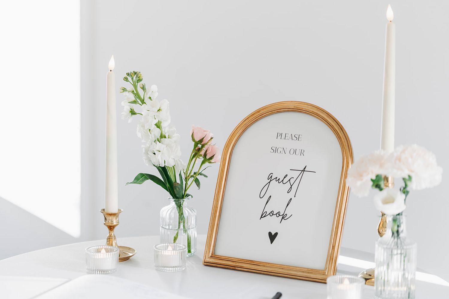 *Only bud vases, tea light candles, and tea light candle holders for rent through Better Than Bliss Events. Captured by Chloe Payne Photogra