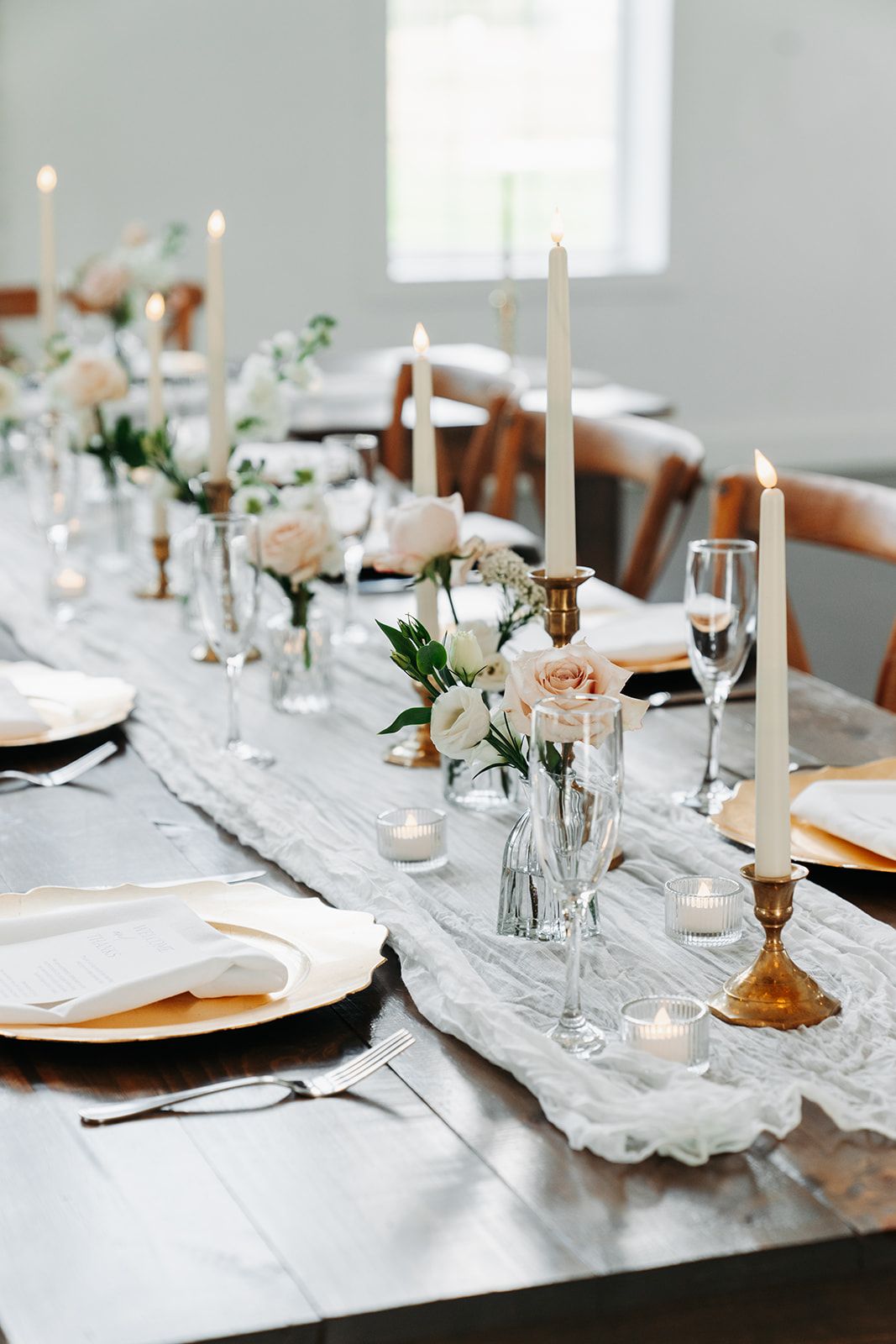 *Only bud vases, tea light candles, and tea light candle holders for rent through Better Than Bliss Events. Captured by Chloe Payne Photogra