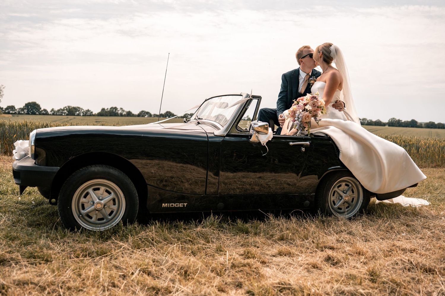 NORFOLK WEDDING VINTAGE CAR - ABI VINCENT WEDDING PHOTOGRAPHY