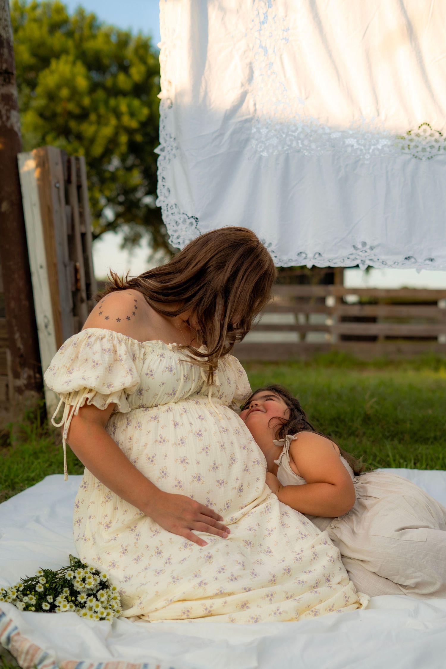 Maternity session outdoors. Natural light, candid moments, lifestyle photography, motherhood photography, maternity photography.
