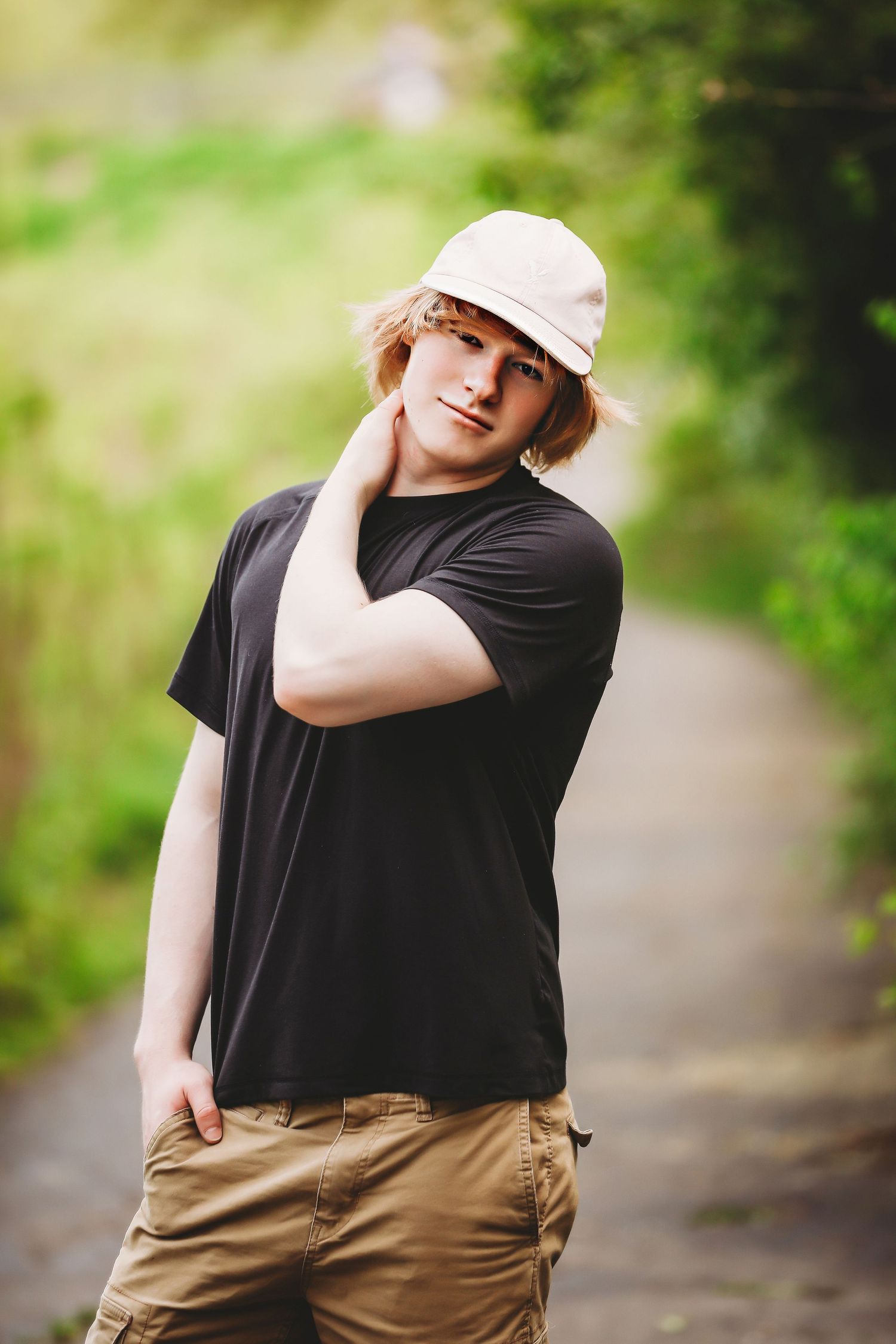 Person in black t-shirt and bucket hat poses on nature path.

Best teen's photographer in Illinois