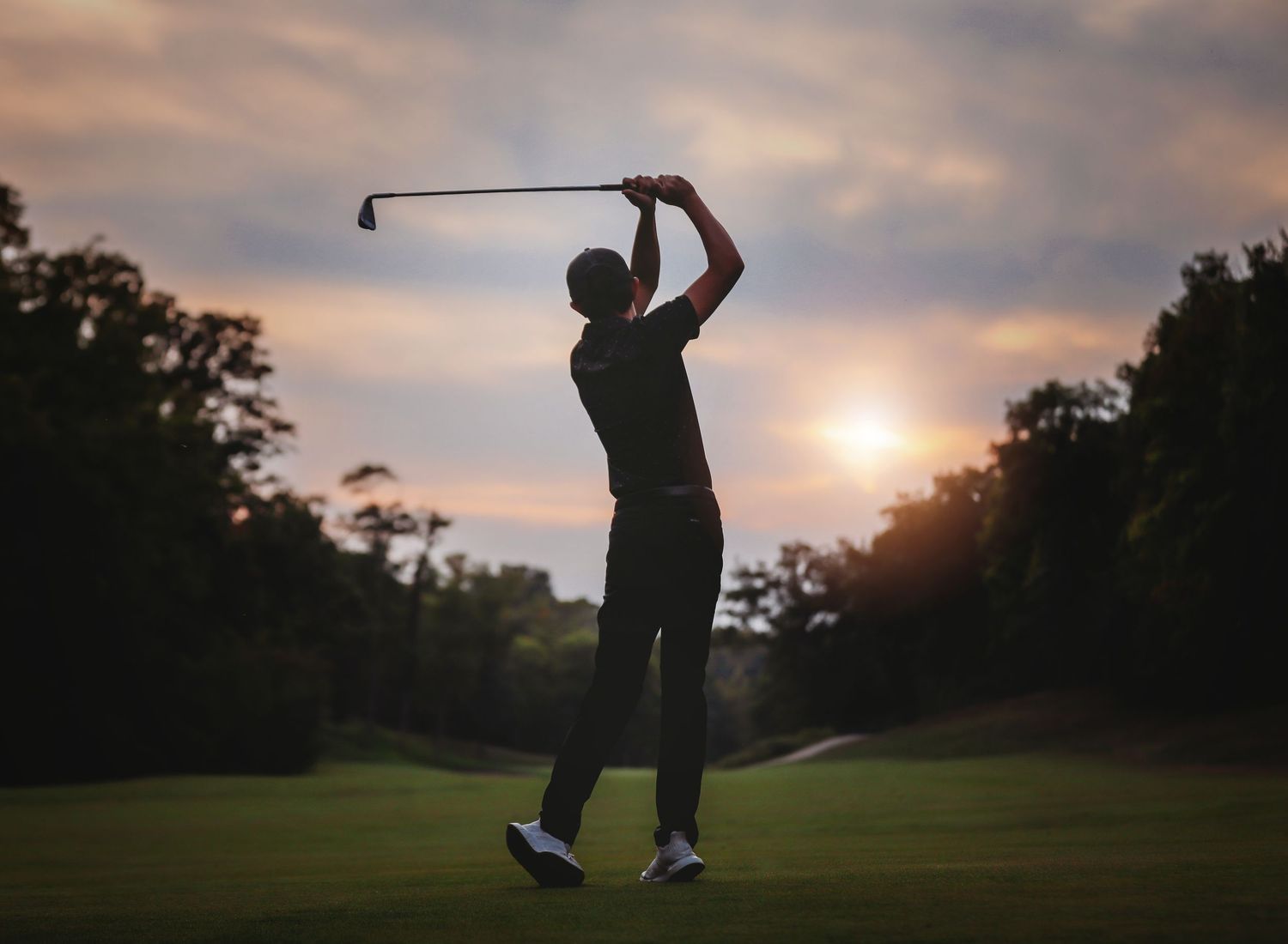 Silhouette of golfer swinging club against sunset sky.
Best photographer in Illinois