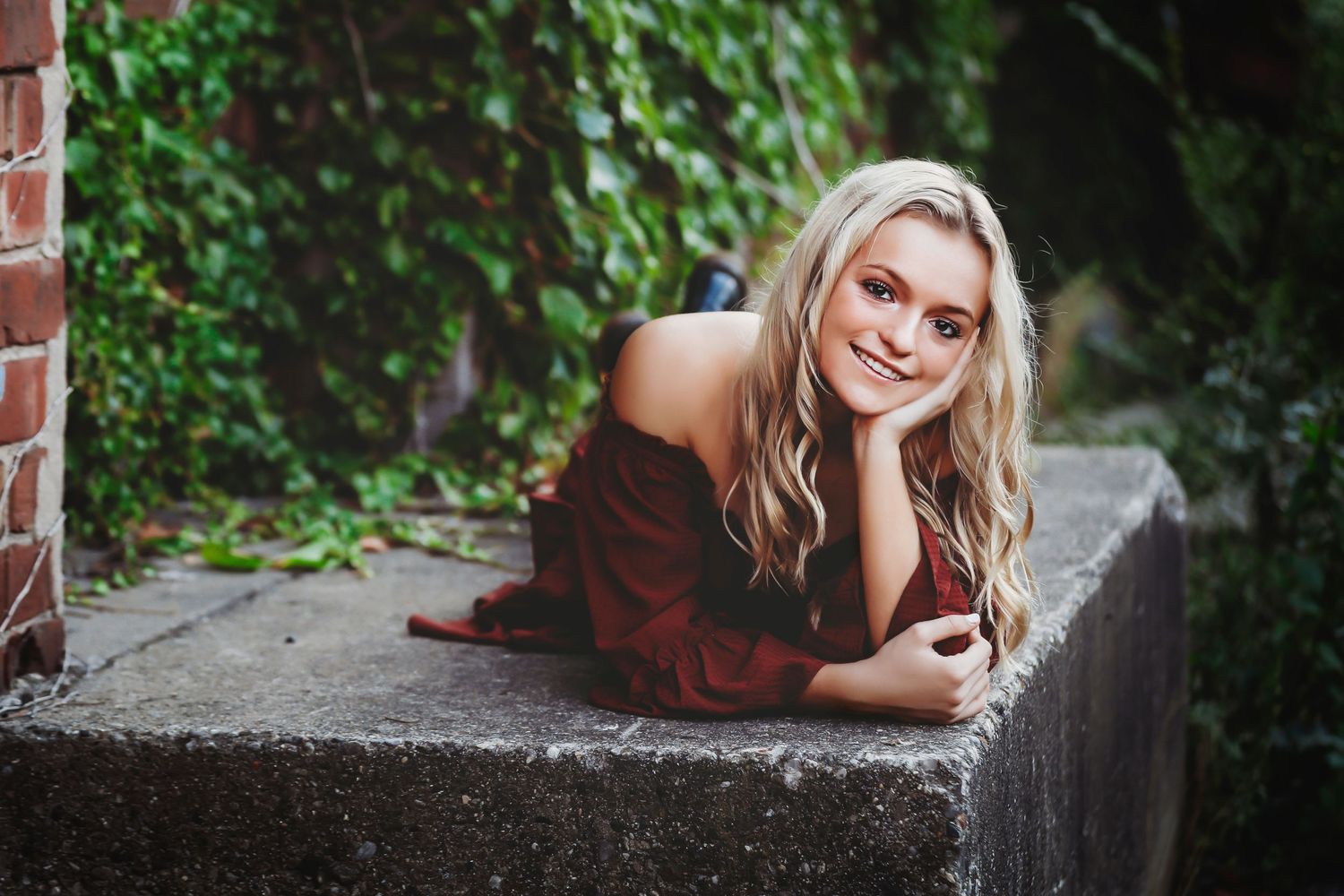 Portrait session in front of a brick wall with greenery and natural lighting.
Best teen photographer in Illinois