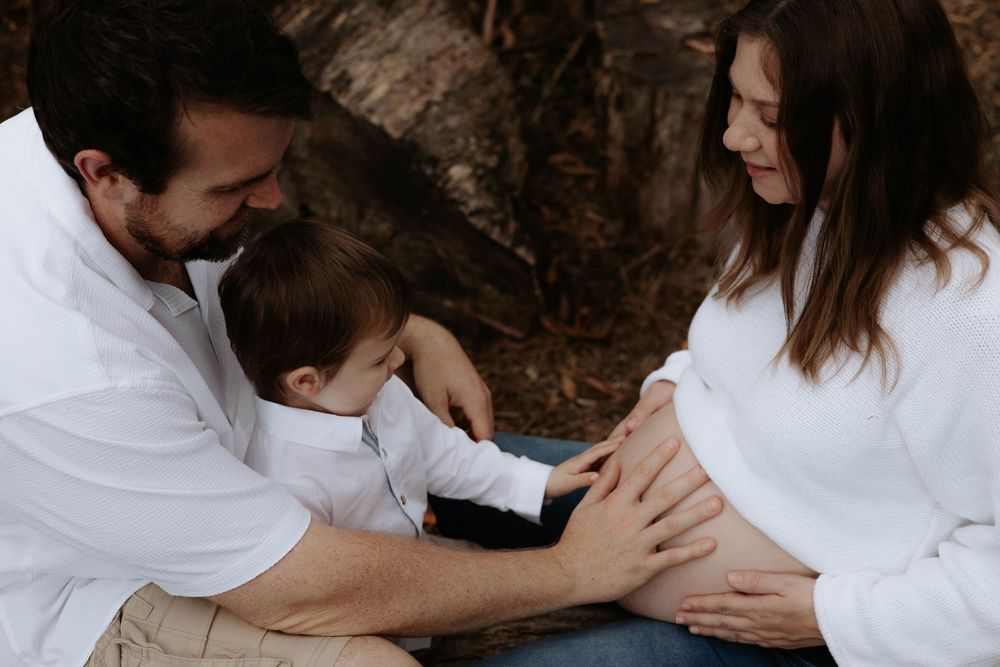 Maternity photography session at Ewen Maddock Dam on the Sunshine Coast.
