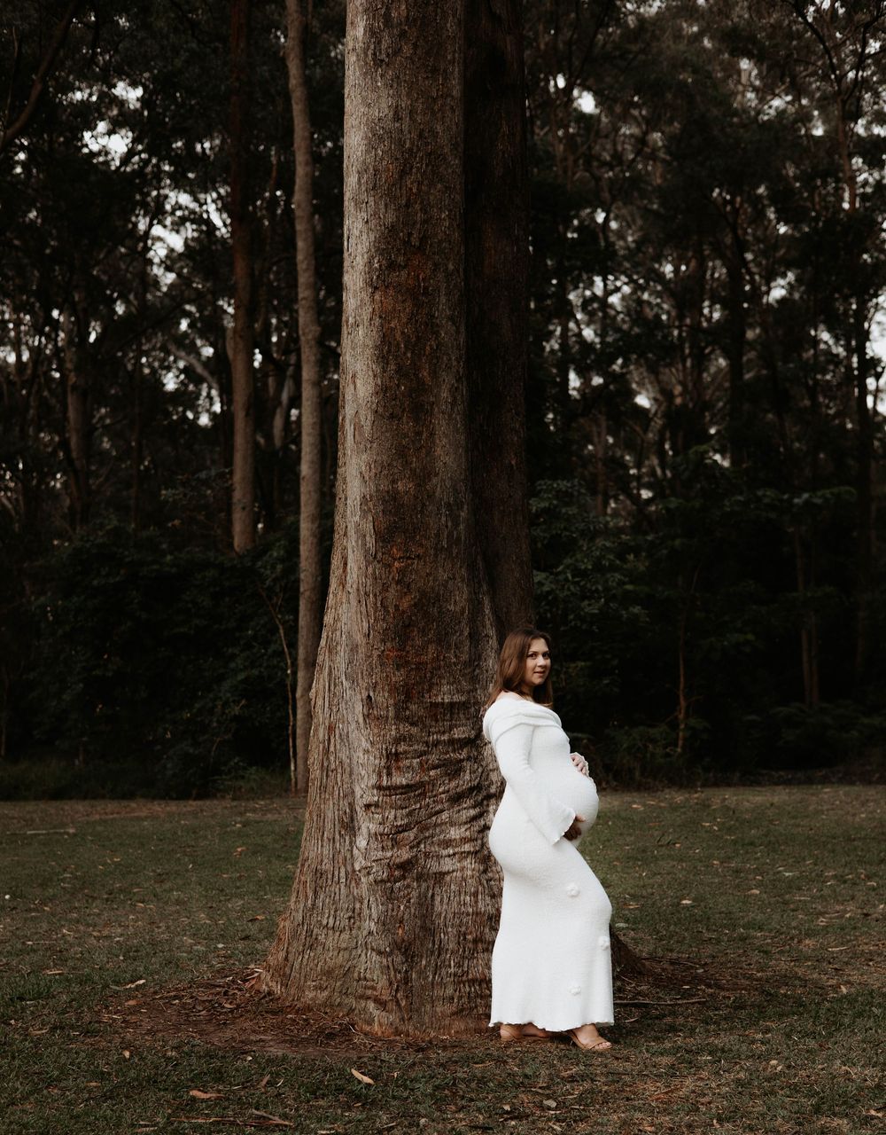 Maternity photography session at Ewen Maddock Dam on the Sunshine Coast.