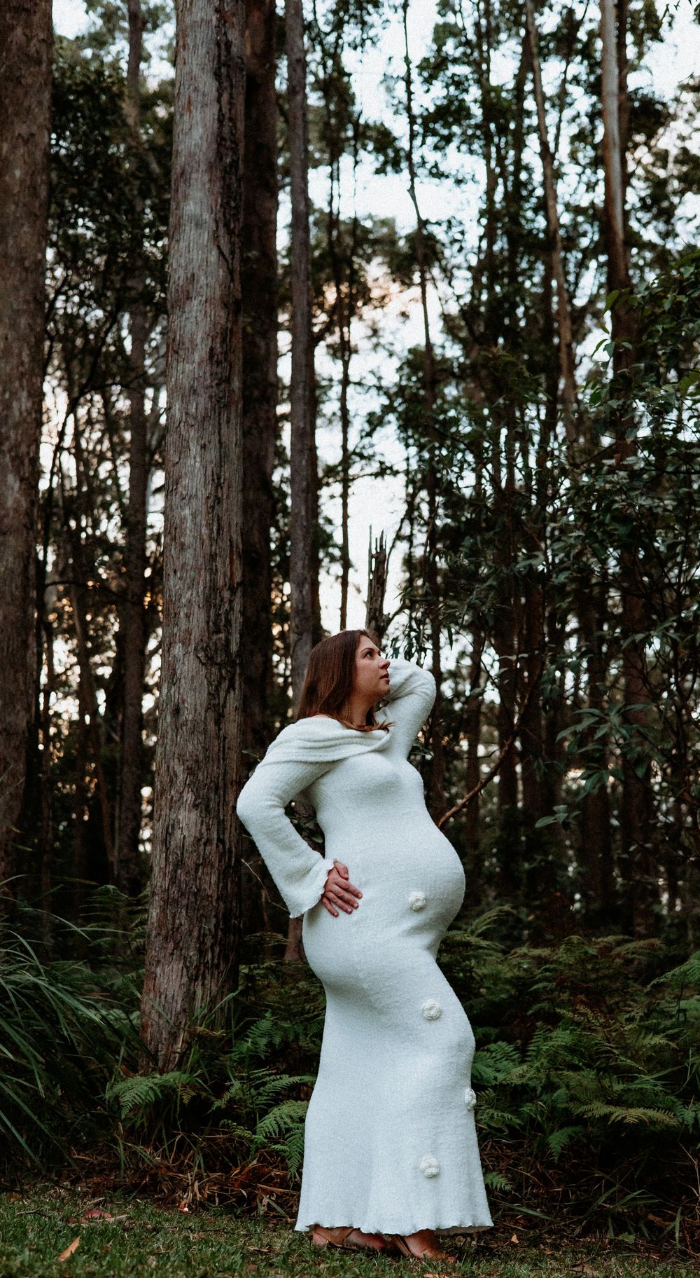 Maternity photography session at Ewen Maddock Dam on the Sunshine Coast.