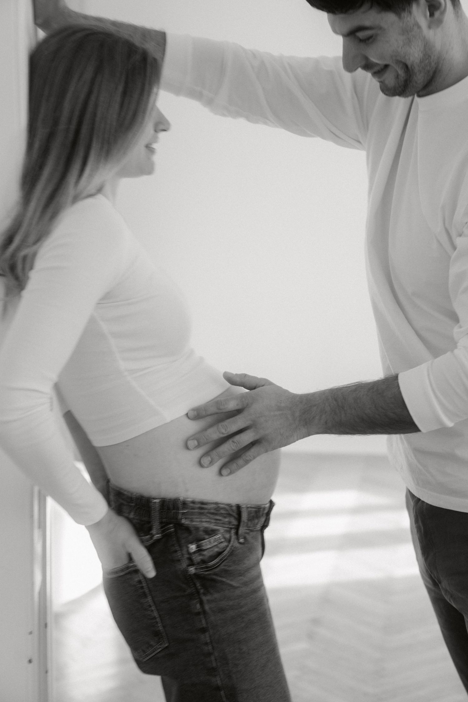 Studio Babybauch Shooting in Wien – zeitlose und elegante Schwangerschaftsfotos