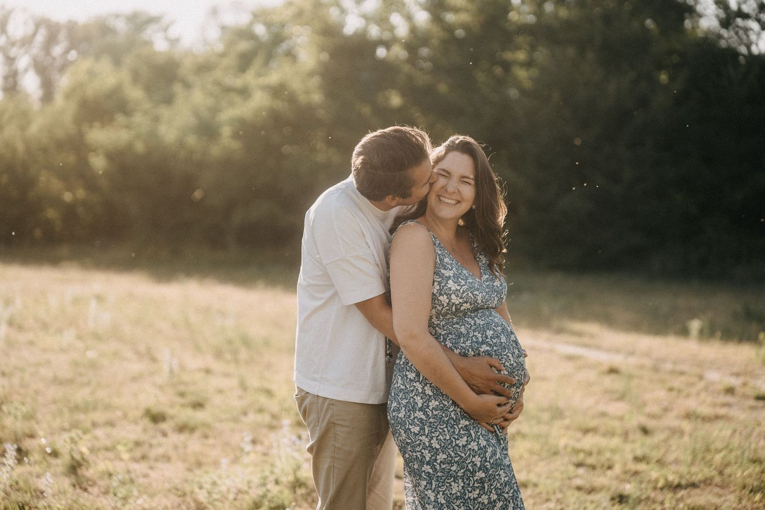 Babybauch Shooting Wien Outdoor mit emotionalen und natürlichen Schwangerschaftsbildern