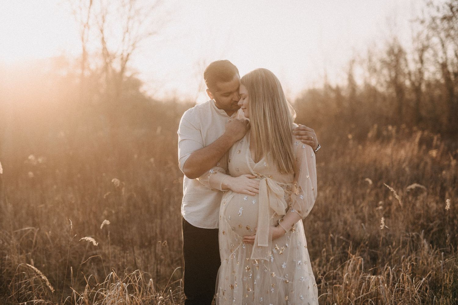 Schwangerschaftsfotografie in Wien – Babybauch Shooting in ruhiger Naturkulisse
