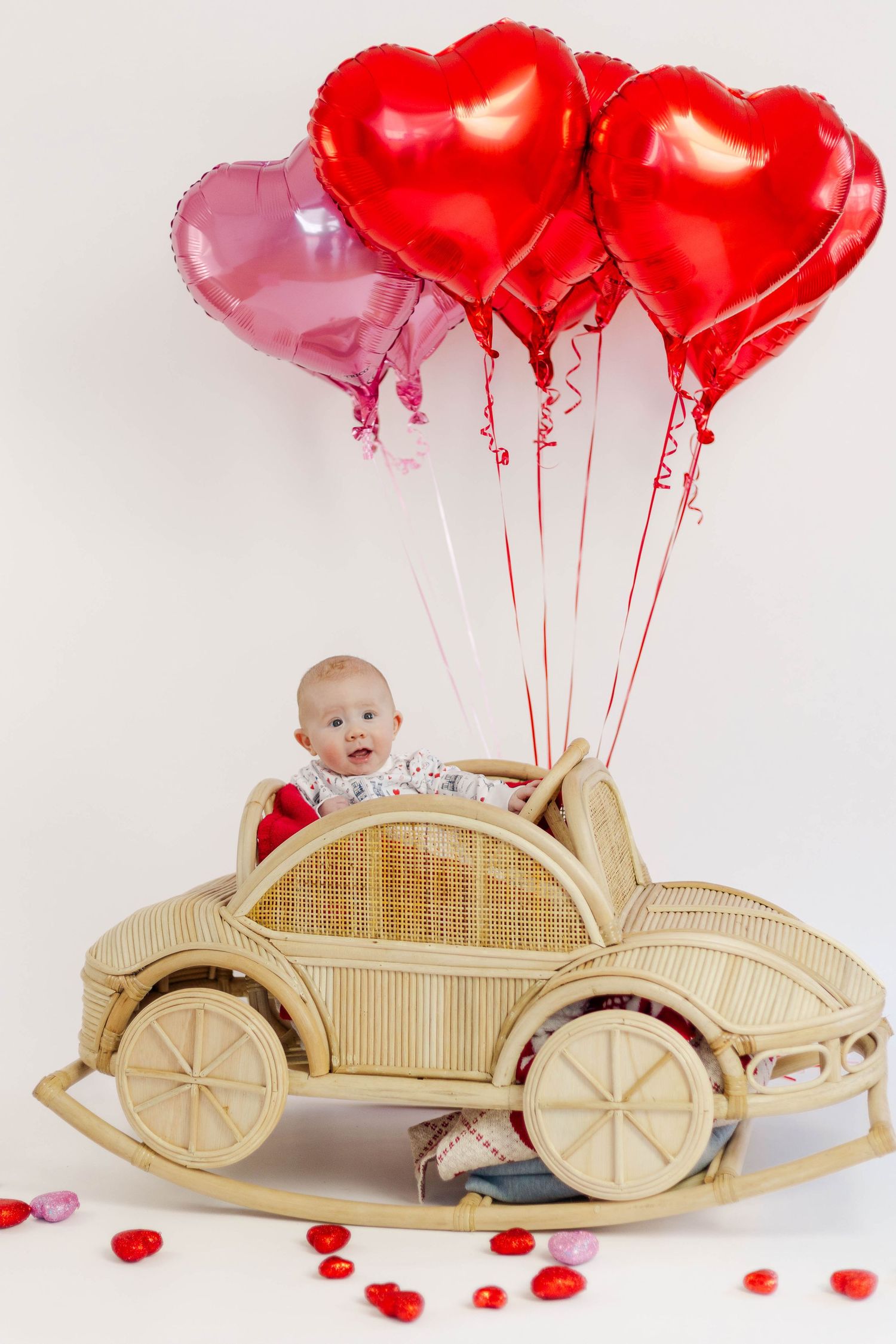 Festive Christmas and holiday mini sessions in Ridgefield, Fairfield, Danbury, Wilton, Westport & New Canaan, CT. Perfect for family, childr