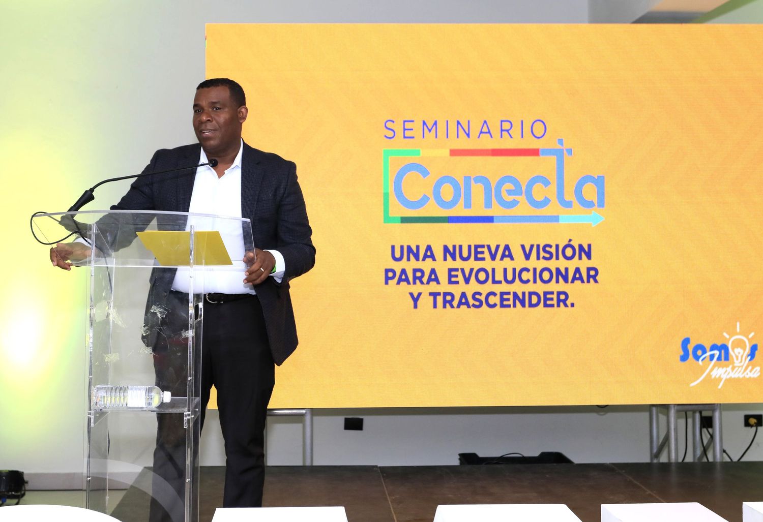 Evento de Somos Impulsa con Derissé De León promoviendo liderazgo, emprendimiento y educación continua.