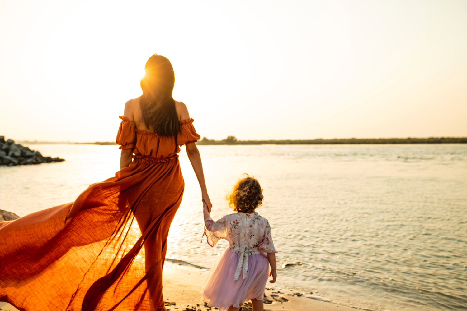 mother daughter beach sunset photoshoot abu dhabi dramatic beautiful