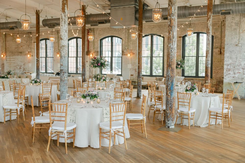 Cedar Room wedding photography captured by candid, timeless Charleston wedding photographer, Allison Hanson Photography
