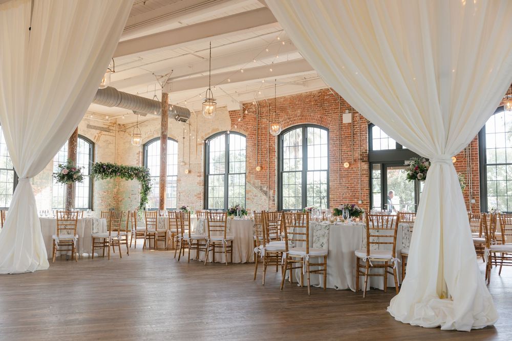Cedar Room wedding photography captured by candid, timeless Charleston wedding photographer, Allison Hanson Photography